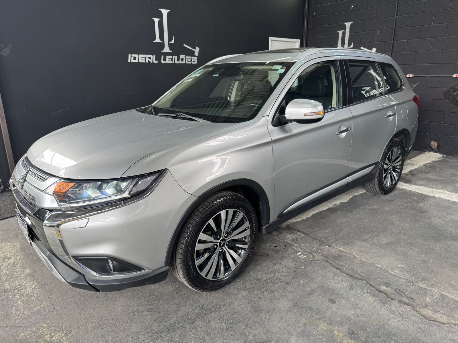 Mitsubishi OUTLANDER HPE-S 7L l